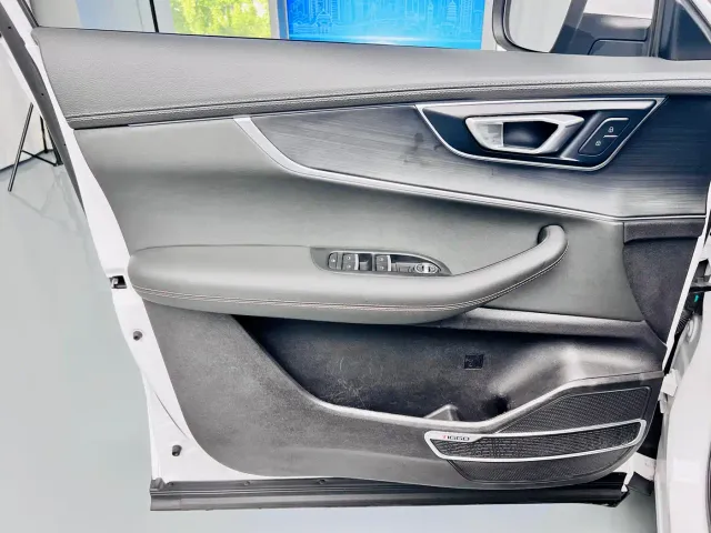 Chery Tiggo 8 — Фото автомобиля 11