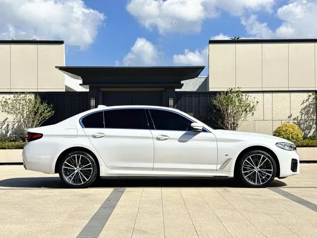 BMW 5 Series — Фото автомобиля 7