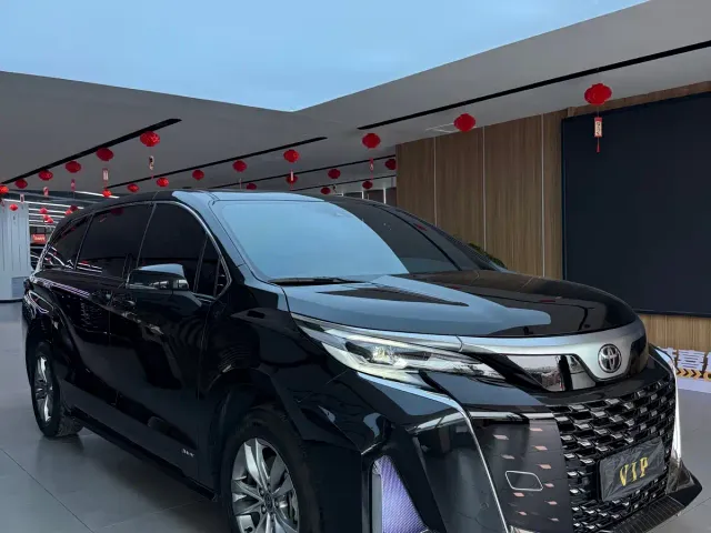 Toyota Sienna — Фото автомобиля 2