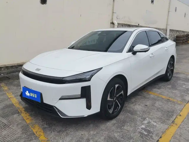Фотография автомобиля — Geely Galaxy L6