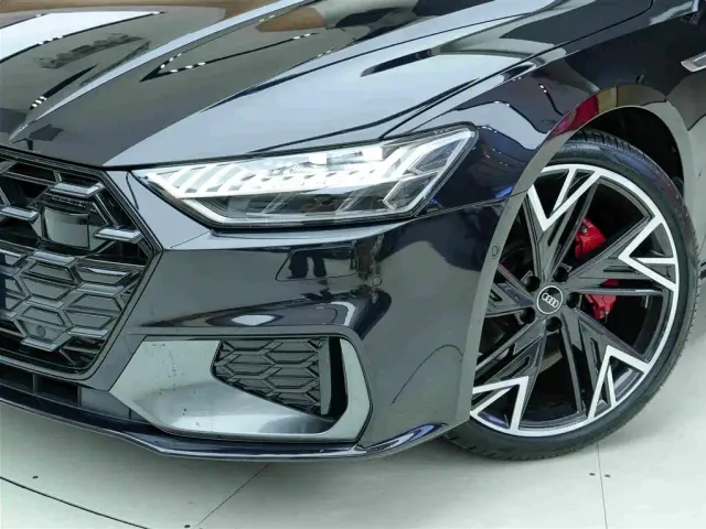 Audi A7L — Фото автомобиля 16