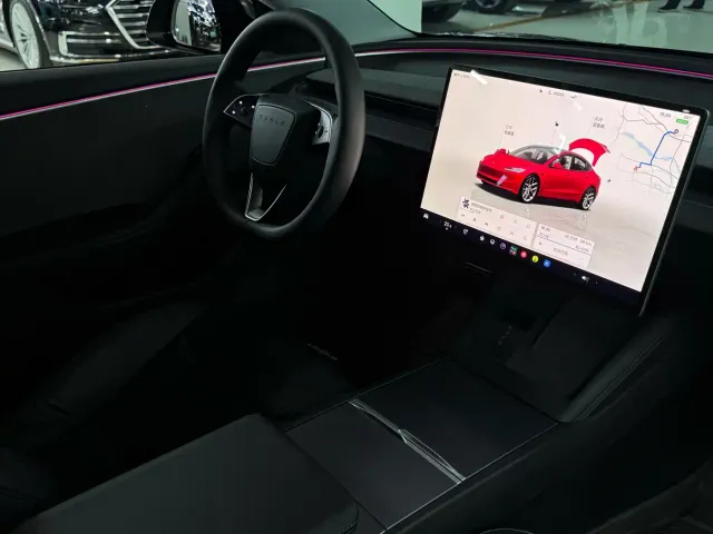 Tesla Model 3 — Фото автомобиля 16
