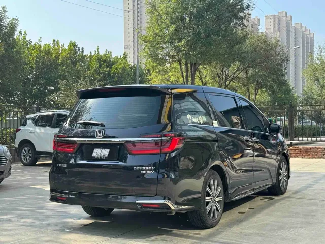 Honda Odyssey — Фото автомобиля 2