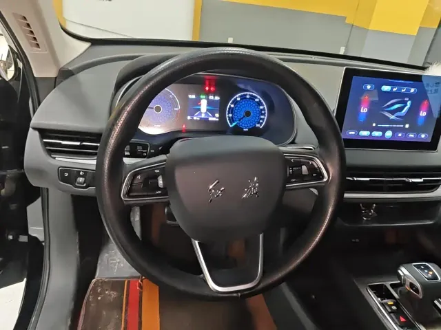 Hongqi E-QM5 — Фото автомобиля 8