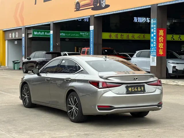 Lexus ES — Фото автомобиля 20