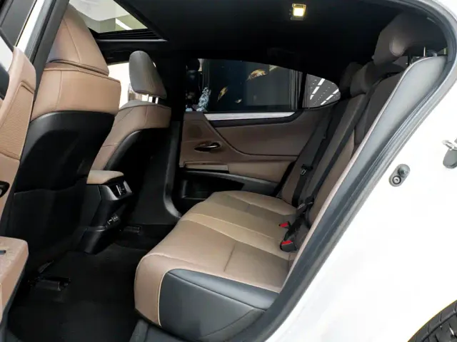 Lexus ES — Фото автомобиля 28
