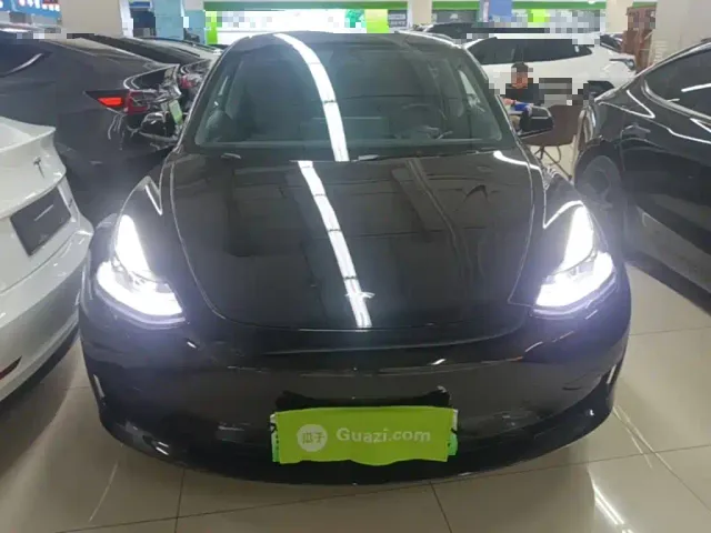 Tesla Model 3 — Фото автомобиля 2