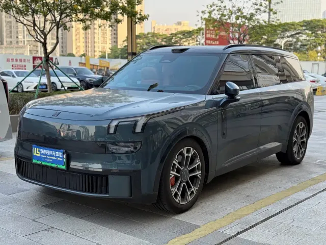 Фотография автомобиля — Lynk & Co 900