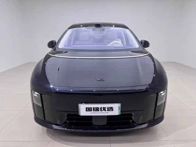 Li Auto i8 — Фото автомобиля 2