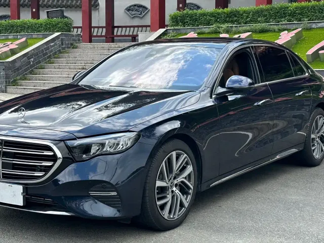 Фотография автомобиля — Mercedes-Benz E-Class