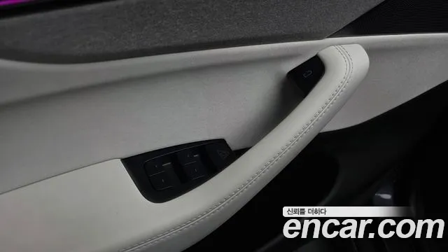 Tesla Model Y — Фото автомобиля 30
