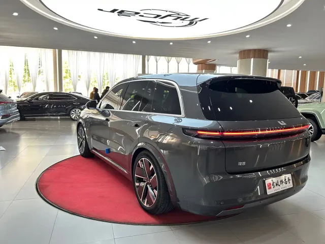 Li Auto L8 — Фото автомобиля 7