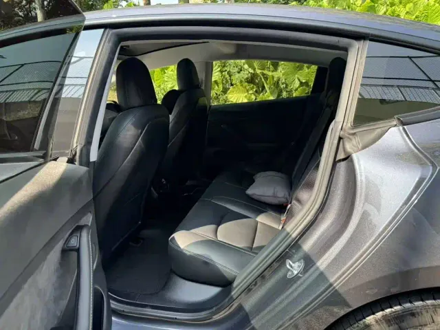 Tesla Model 3 — Фото автомобиля 16