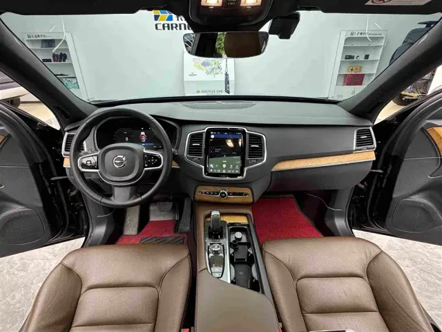 Volvo XC90 — Фото автомобиля 11