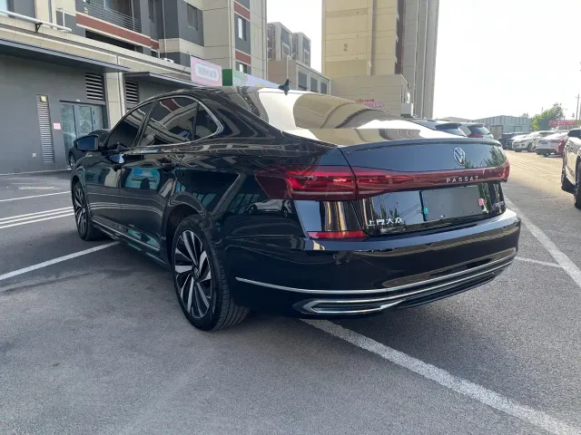 Volkswagen Passat — Фото автомобиля 7