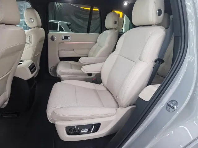 Li Auto L8 — Фото автомобиля 8