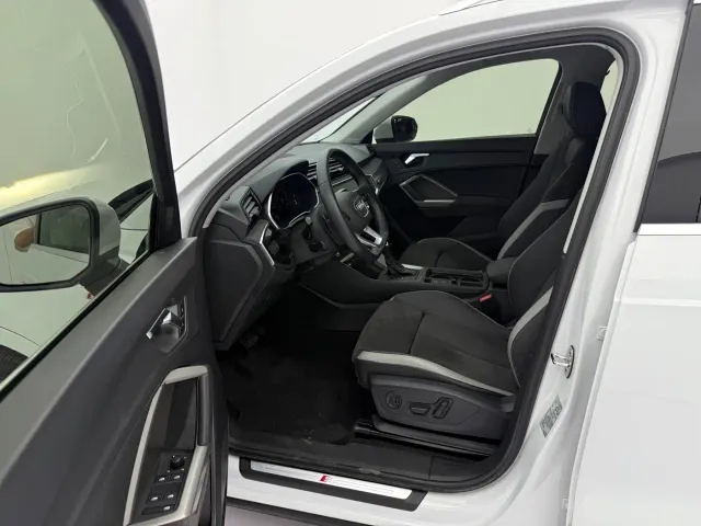 Audi Q3 — Фото автомобиля 10