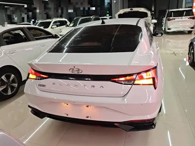 Hyundai Elantra — Фото автомобиля 5