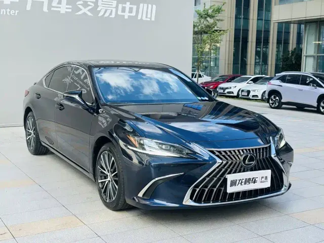 Lexus ES — Фото автомобиля 3