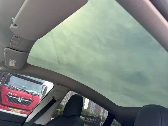 Tesla Model Y — Фото автомобиля 17