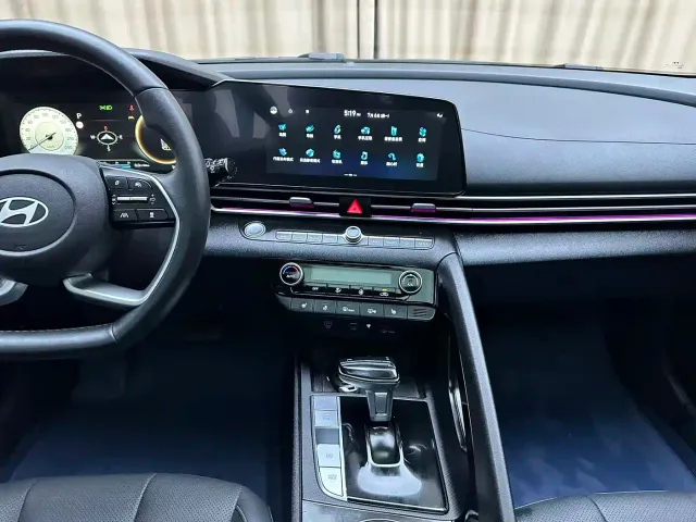 Hyundai Elantra — Фото автомобиля 14
