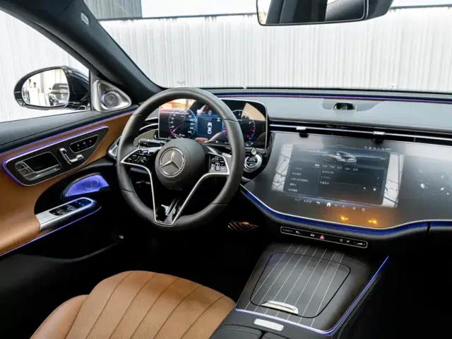 Mercedes-Benz E-Class — Фото автомобиля 27