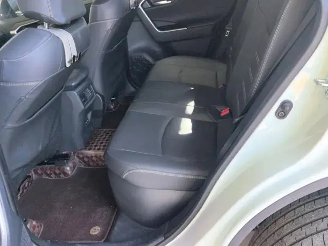 Toyota RAV4 — Фото автомобиля 11