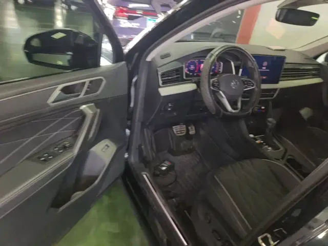 Volkswagen Tiguan L — Фото автомобиля 15