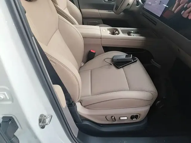 Li Auto Li Auto i6 2025 2WD Base Model — Фото автомобиля 24