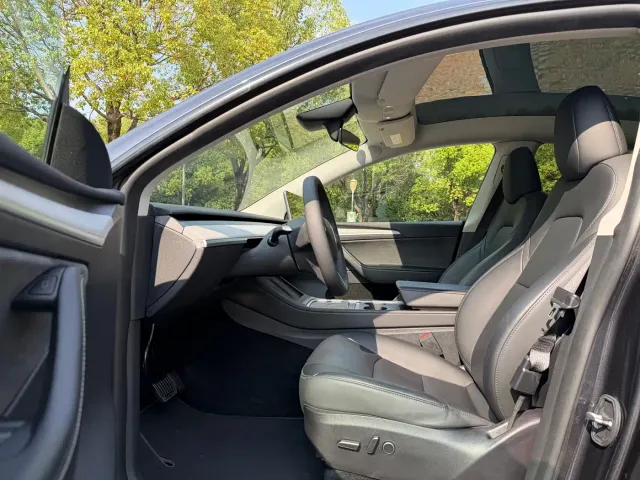 Tesla Model Y — Фото автомобиля 7
