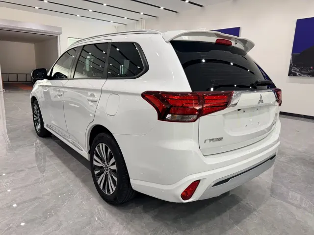Mitsubishi Outlander — Фото автомобиля 4