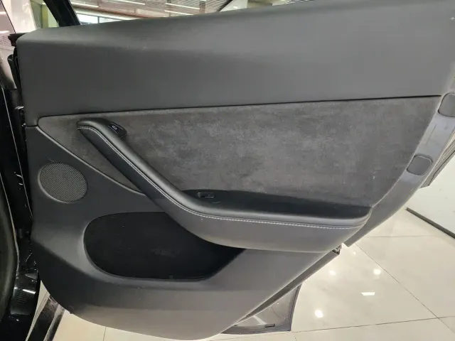 Tesla Model Y — Фото автомобиля 13