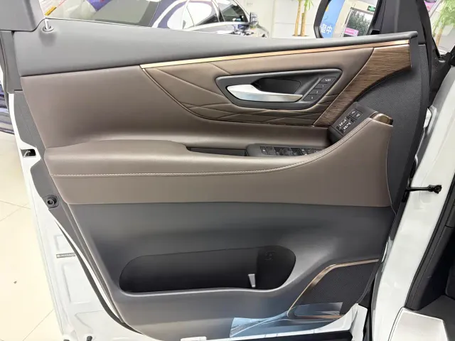 Toyota Alphard — Фото автомобиля 19