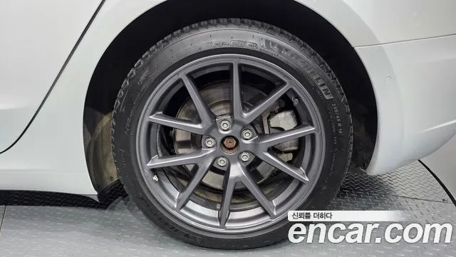 Tesla Model 3 — Фото автомобиля 17