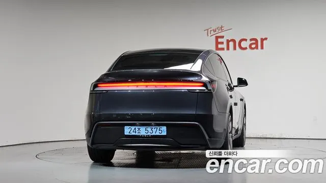 Tesla Model Y — Фото автомобиля 4