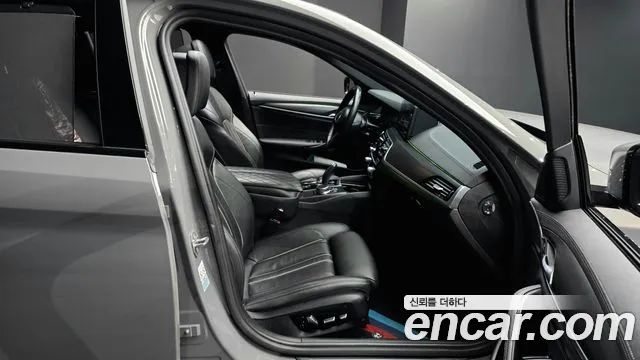 BMW 5 Series G30 — Фото автомобиля 12