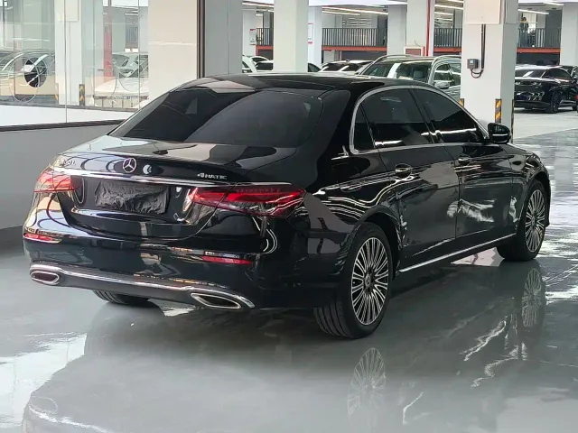 Mercedes-Benz E-Class — Фото автомобиля 16