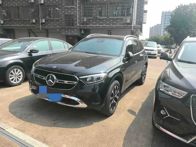 Фотография автомобиля — Mercedes-Benz GLC-Class