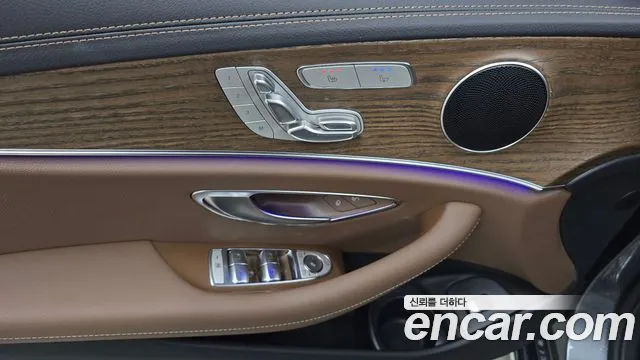 Mercedes-Benz E-Class — Фото автомобиля 23