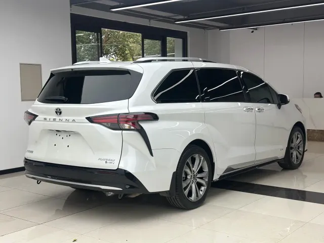 Toyota Sienna — Фото автомобиля 21