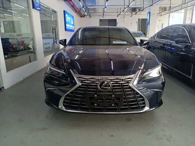 Lexus ES — Фото автомобиля 2