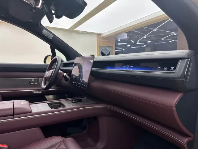 Nio ES8 — Фото автомобиля 25