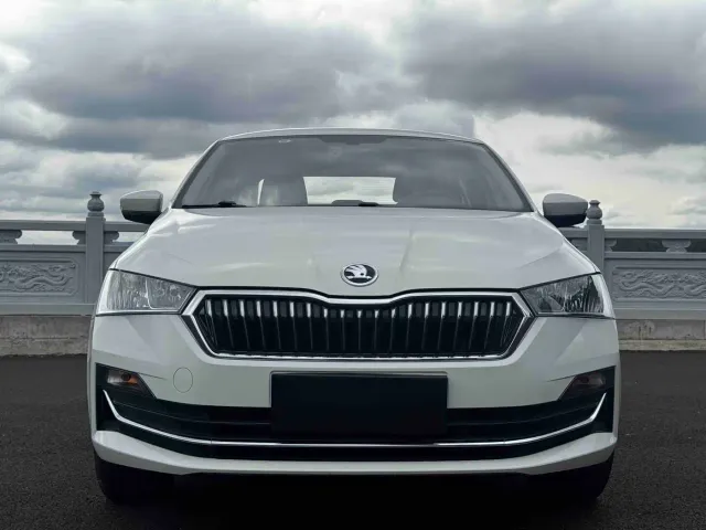 Skoda Rapid — Фото автомобиля 2