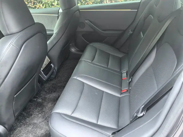 Tesla Model 3 — Фото автомобиля 6