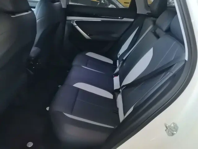 Geely Boyue L — Фото автомобиля 16