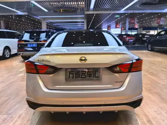 Nissan Teana — Фото автомобиля 19