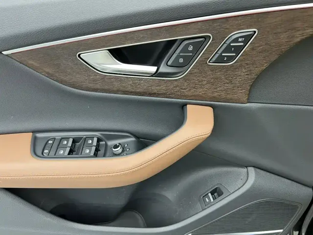 Audi Q7 — Фото автомобиля 16