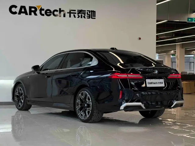 BMW 5 Series — Фото автомобиля 6