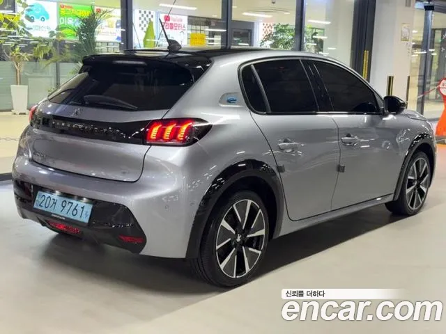 Peugeot 208 — Фото автомобиля 4