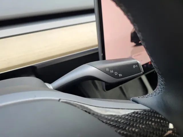Tesla Model Y — Фото автомобиля 21